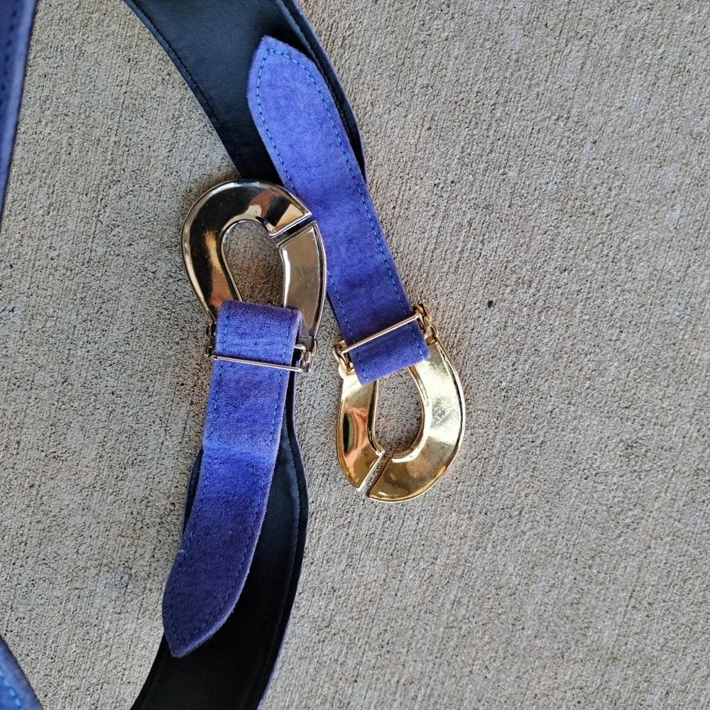 Vintage 1980's Women's Leather Suede Blue Belt With Metal Buckle Adjustable‎ 33